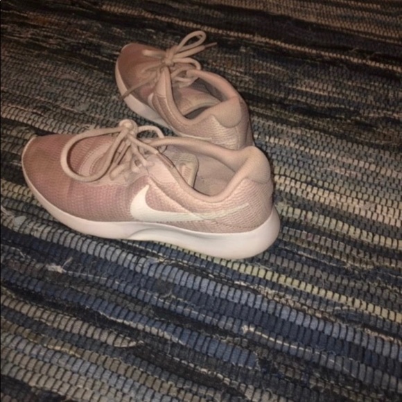 nike tanjun pale pink